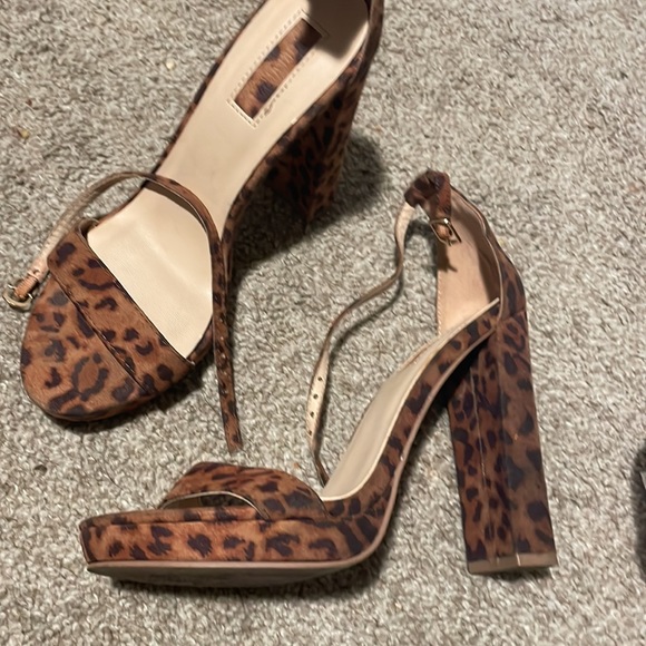 Cheetah print heels - Picture 2 of 2